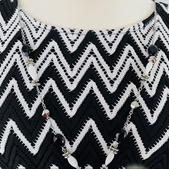 Alfred Dunner Black and White Chevron Blouse Necklace Lace overlay NWT, MEDIUM - Picture 2 of 11